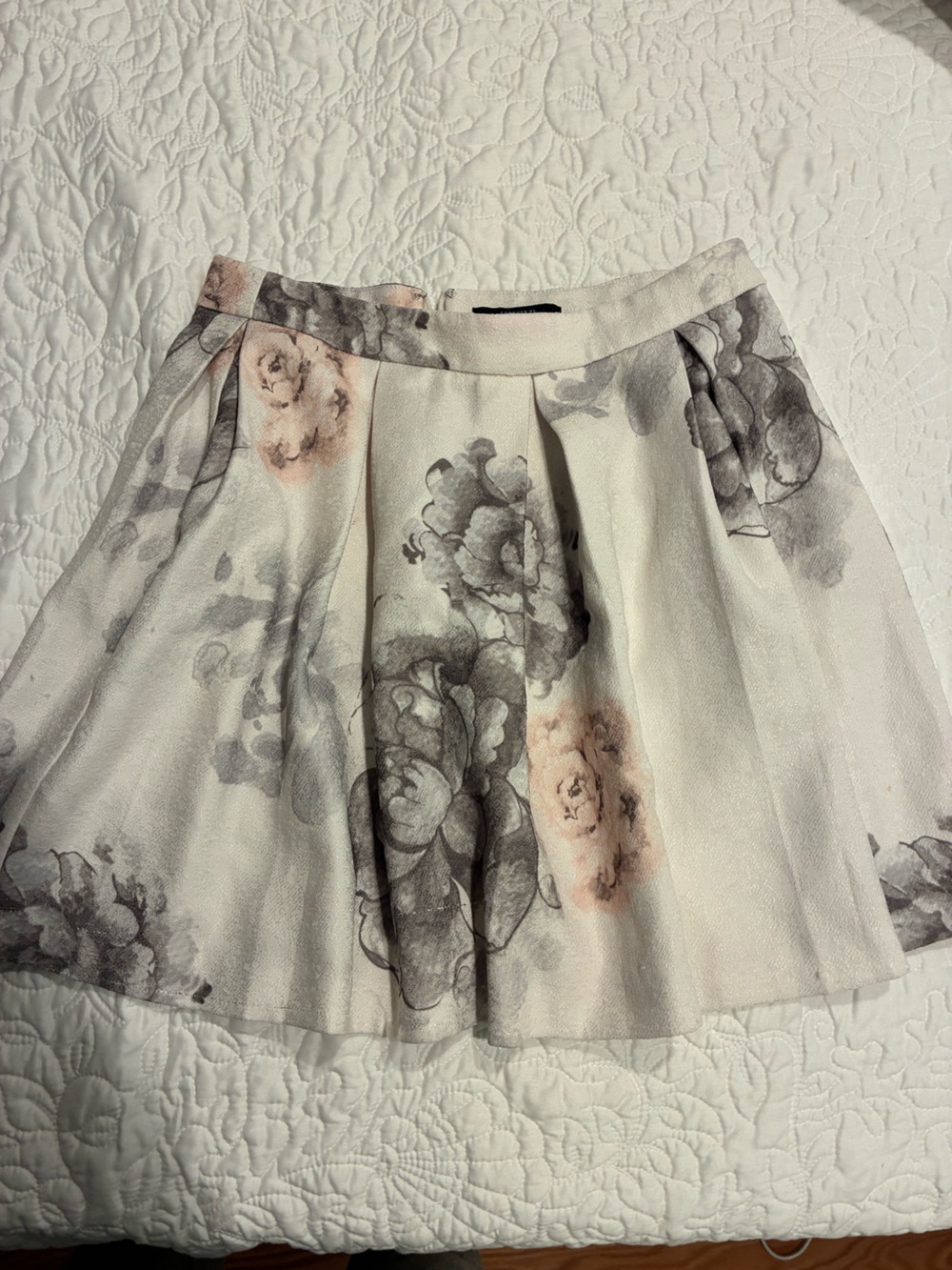 Forever 21 Gray and Pink Pleated Mini Skirt